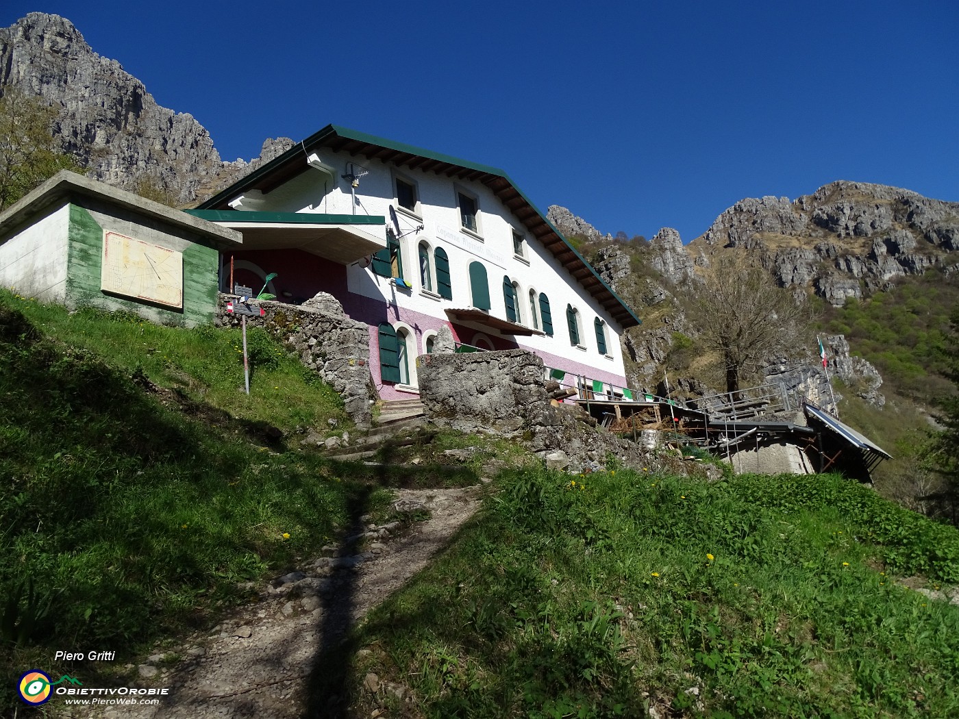 87 Scendiamo a Capanna Alpinisti Monzesi (1173 m).JPG